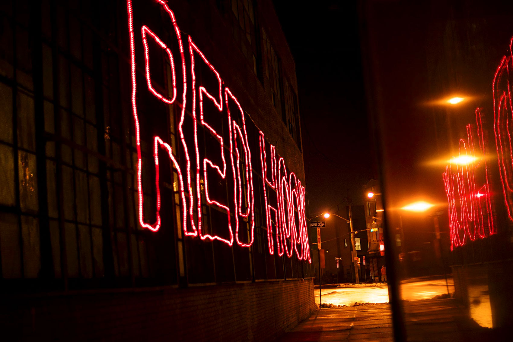 Old-Red-Hook-Neon-sign-Night