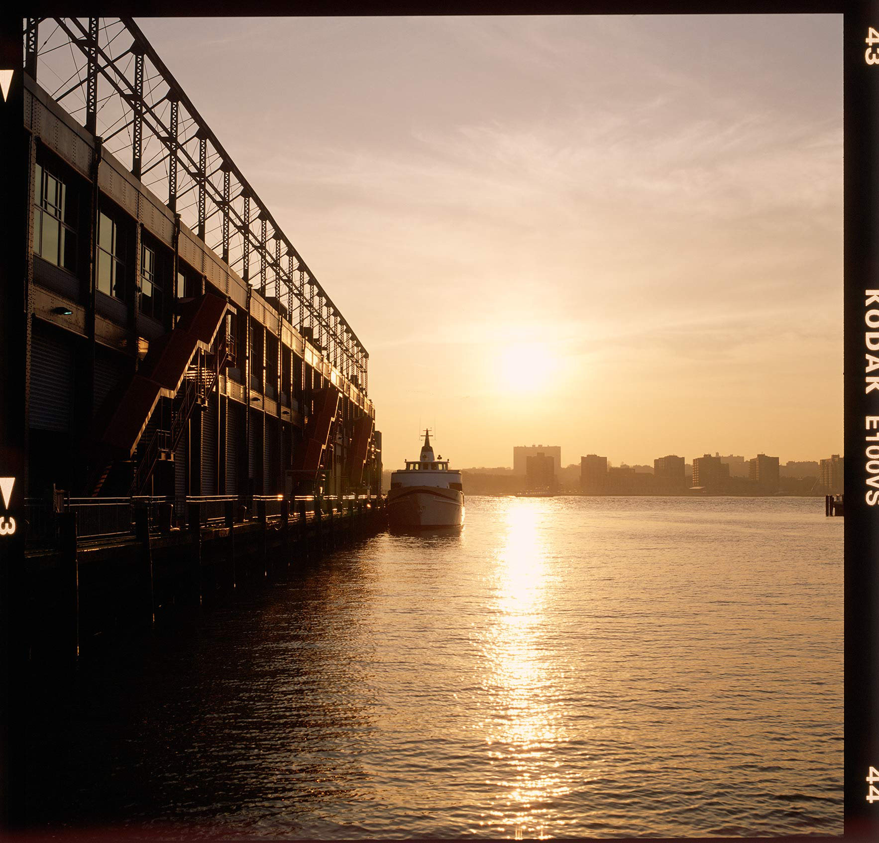 Party-Boat-at-sunset-along-Hudson-River-Pier